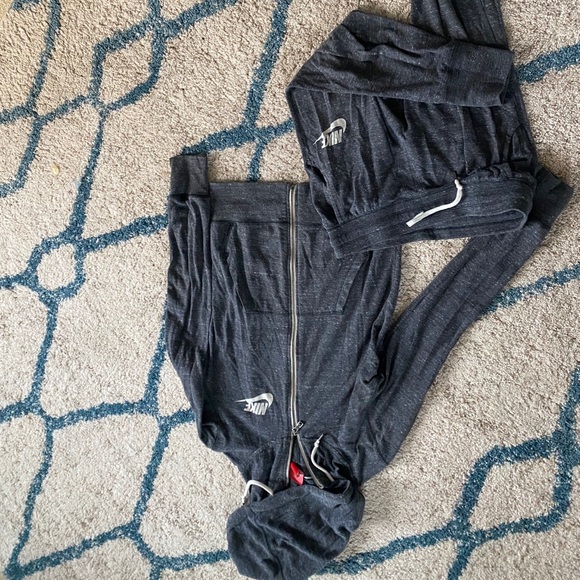 Nike sweat suit set - cropped. Size small bothGUC - Picture 3 of 3
